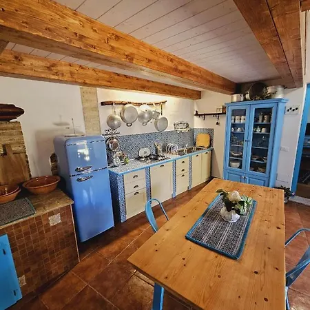 Semesterbostad L'ulivo Di Ugo Quartu SantʼElena